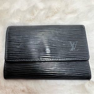 Authentic Louis Vuitton 6 Keyholder in Black Epi Leather